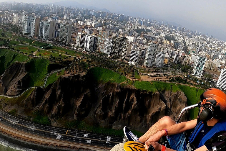 Lima: Paraglidingflygning över Costa Verde