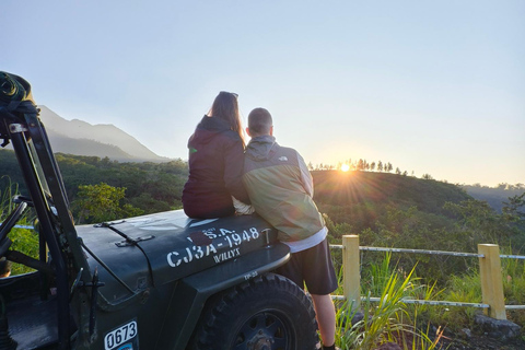 Jeep-Abenteuer bei Sonnenaufgang am Merapi, Jomblang- und Pindul-Höhleohne Sonnenaufgang; Jomblang und Pindul-Höhle