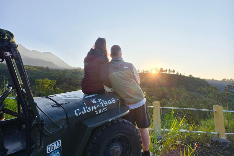 Jeep-Abenteuer bei Sonnenaufgang am Merapi, Jomblang- und Pindul-Höhleohne Sonnenaufgang; Jomblang und Pindul-Höhle