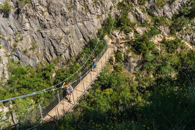 From Valencia: Chulilla hiking route of the hanging bridges