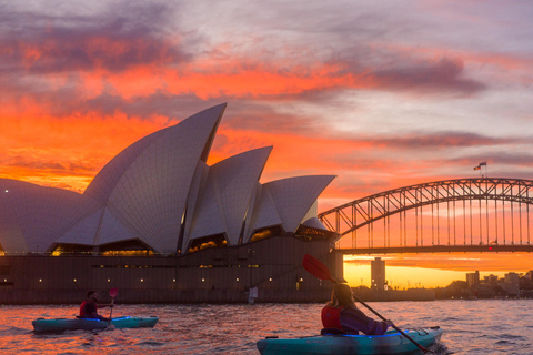 Sydney: wycieczka kajakiem o zachodzie słońca w porcieDwuosobowa wycieczka kajakiem o zachodzie słońca