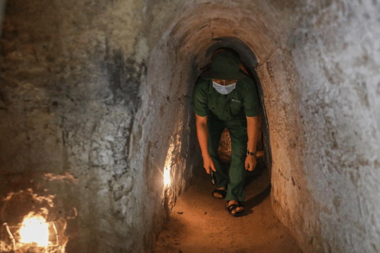 Cu Chi Tunnels Tour med lunch (Pho)-LESS TOURISTY-Max 7pax