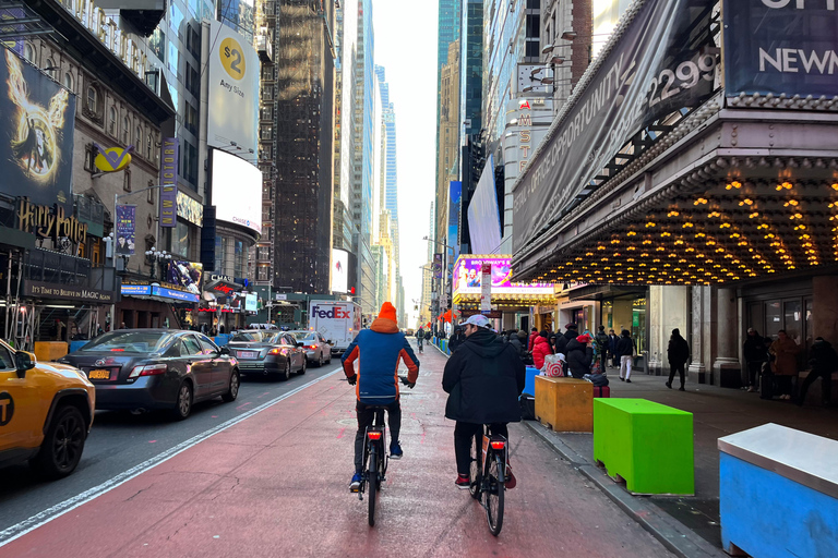 Broadway Bike Tour with Authentic Dutch Bikes! Tour in French on a Ebike