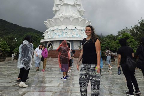 Da Nang : montagne de marbre, pont du Dragon, plage en moto