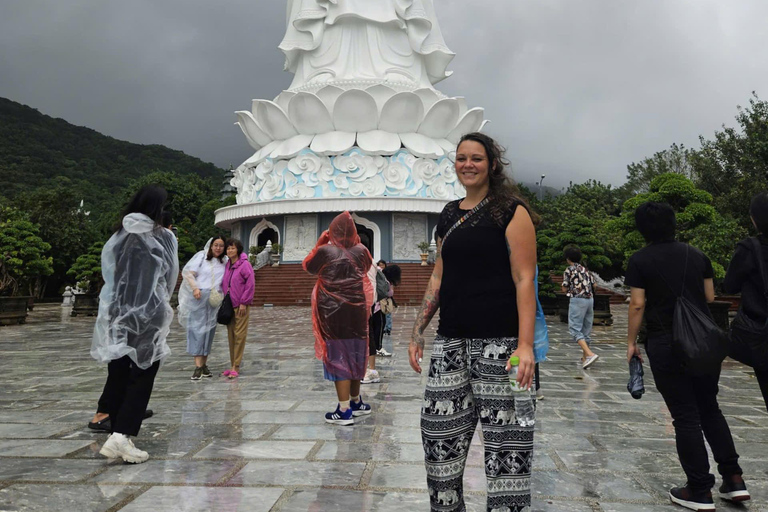 Da Nang : montagne de marbre, pont du Dragon, plage en moto