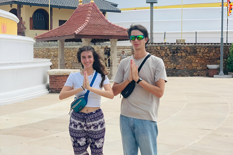 Anuradhapura: Guided Pvt Bike Tour with Lunch & Entry Ticket