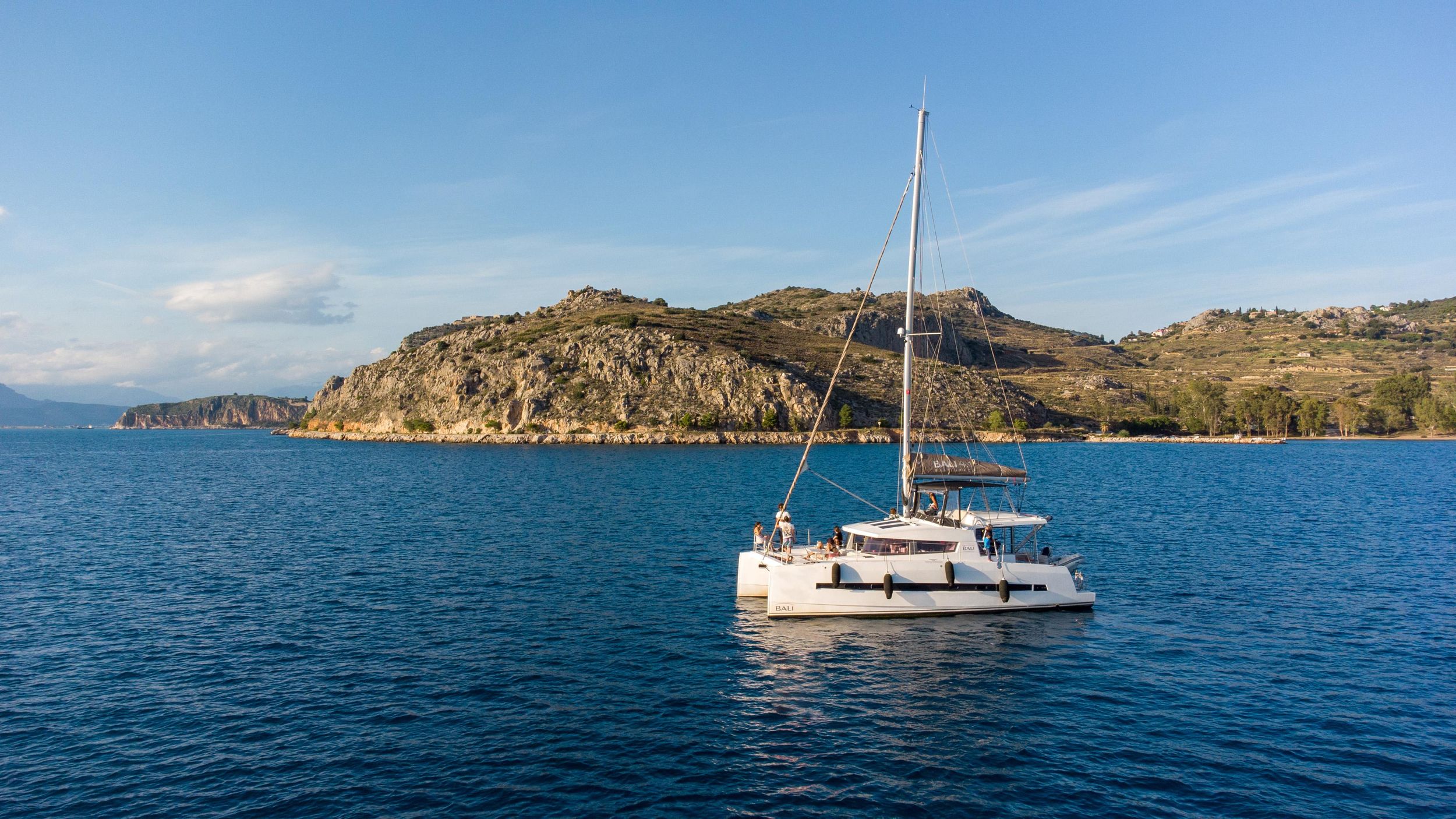 Nafplio: Katamaran-Tour, Schwimmen & Sonnenuntergang