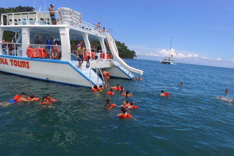 Passeio de catamarã com iguana e mergulho com snorkel