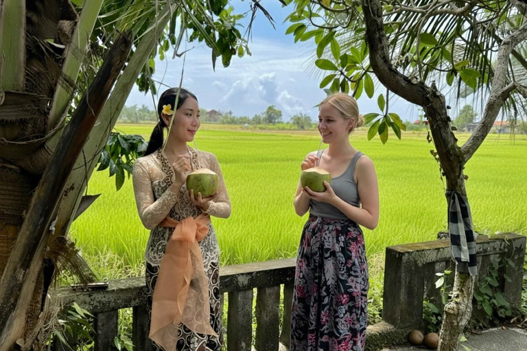 Private Balinese Culture Experience: Canang Making & Temple