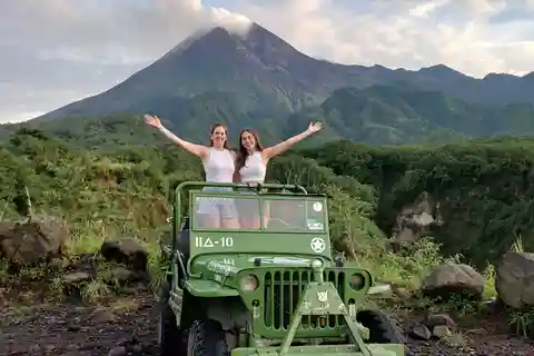 Yogyakarta:Mount Merapi Sunrise, Jomblang Cave & Pindul Cave