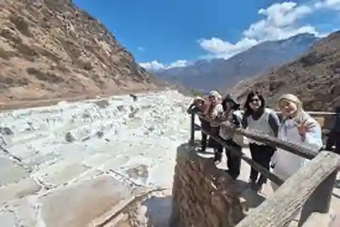 CUSCO: Chinchero, Moray, Salinas y a la izquierda en Ollantaytambo.