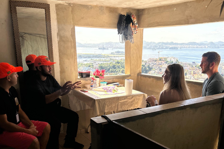 Ervaring in het "Fifa Street"-veld + Favela Tavares Bastos-tourErvaring op het basketbalveld "Fifa Street" + rondleiding door de favela Tavares Bastos