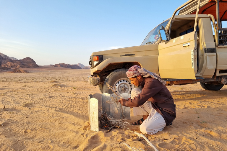 Ganztägige Jeeptour (9 Stunden) mit Übernachtung und allen MahlzeitenGanztägige Jeeptour in der Wüste