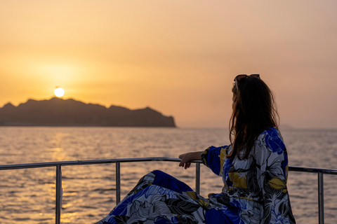 Muscat: 2-Hour Sunset Viewing Boat Tour