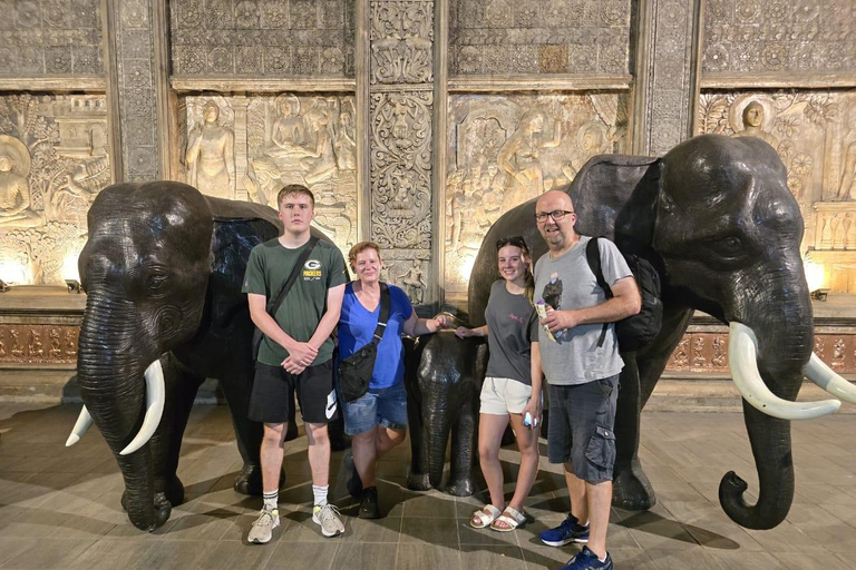 Colombo Heritage and Cultural Temples Tuk Tuk Tour