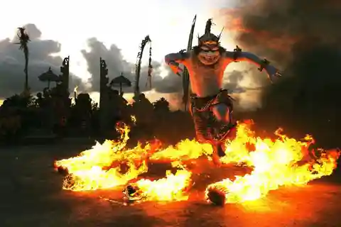 Bali: Excursão de meio dia ao Templo de Uluwatu e à Dança do Fogo Kecak