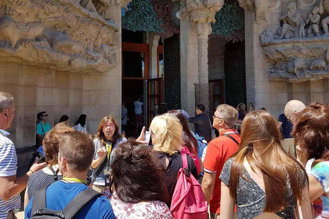 Upptäck Sagrada Familia: Gaudís design och utställningar på museum