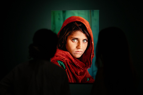 Barcelona: Palau Martorell - Steve McCurry Exhibition Barcelona: Palau Martorell - Steve McCurry Exhibit