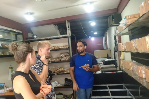 Recorrido en Tuk Tuk por la comida callejera de ColomboTour privado