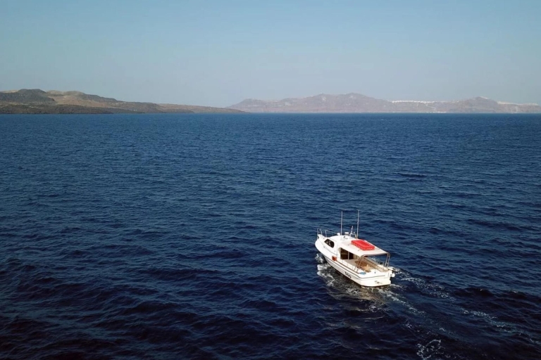 Santorin: Bootstour auf dem Vulkan, heiße Quellen und ThirassiaSantorin: Bootsfahrt auf dem Vulkan, heiße Quellen und Thirassia