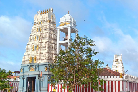 Chilaw: Tuk Tuk Tour with Local Markets and Temples