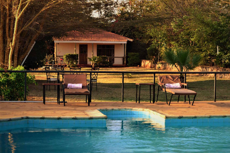 Safari privé de 2 jours en catégorie moyenne au départ de Dar Es SalaamSafari privé de 2 jours en catégorie intermédiaire au départ de Dar Es Salaam