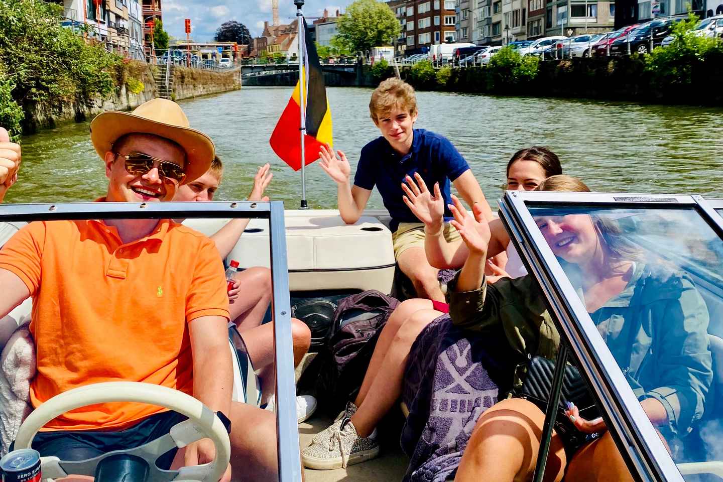 Kortrijk: Bootsfahrt mit DJ Joeri (Schnellboot - geführte Tour)