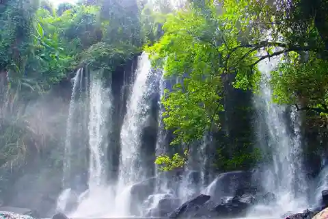 Passeio pela cachoeira da montanha Kulen