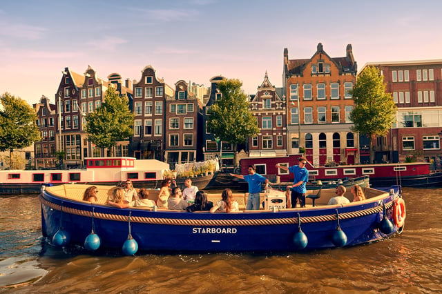 Ámsterdam: paseo en barco por el canal con anfitrión local y opción de bebidas y aperitivos