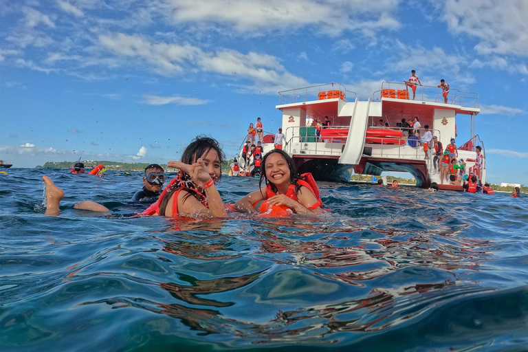 Ballena Roja | Boracay: Crucero, Música y Actividades Acuáticas