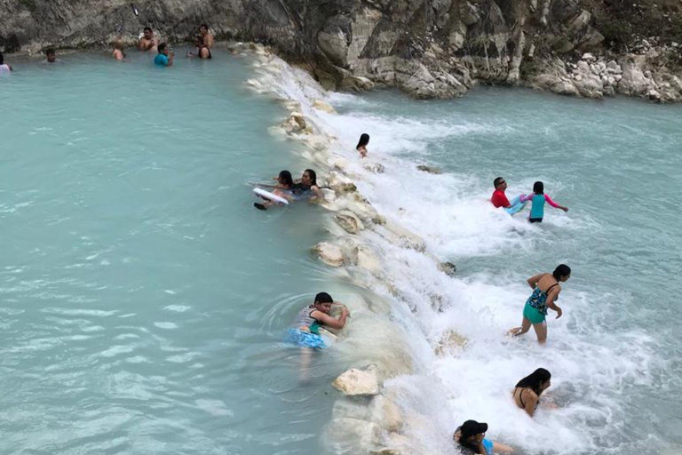 Depuis Mexico : Excursion d'une journée aux Grutas de Tolantongo avec transfert