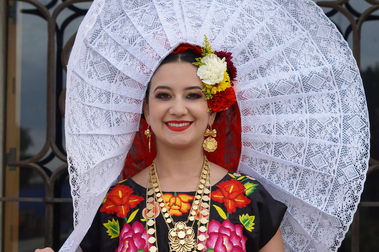 Show off your beauty wearing a typical Oaxacan costume + photo session