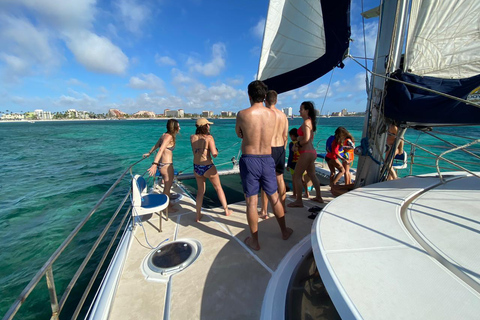 Aruba: Morning Cruise to Boca Catalina &amp; Antilla ShipwreckAruba: Catamaran Morning Cruise with Snorkeling Stops