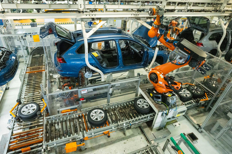 Full-day Volkswagen Autostadt and Factory from Berlin