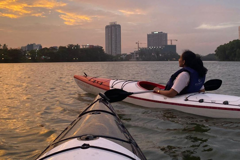 Colombo: Diyawanna Lake Kayaking Experience Single Kayak