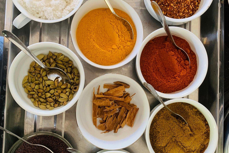 Sigiriya: Pick, Grind, Stir a Sri Lankan Curry Lesson