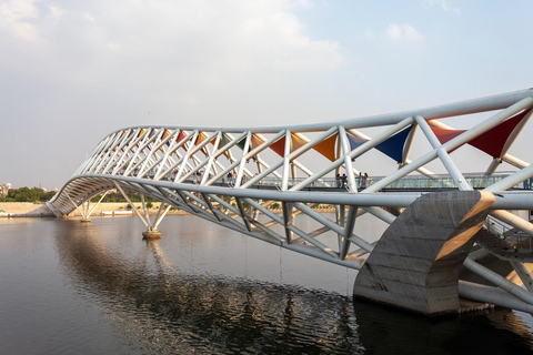 Ahmedabad: Private City Tour with Guide, Car, and Meal