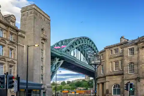 Newcastle Revealed Tour: History, Bridges and Secrets in Spanish