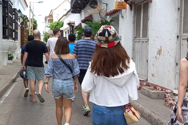 Visita Privada a la Ciudad Vieja de CartagenaDisfruta de un Tour Privado lleno de cultura con Comida después