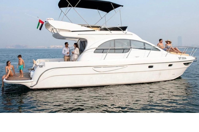 Private Yacht Tour: Dubai Boat Cruise with Optional BBQ