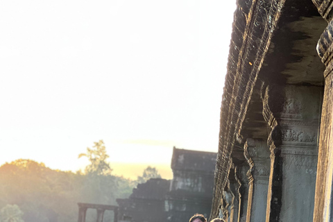 Passeio de E-Bike ao nascer do sol em Angkor Wat com almoço incluído