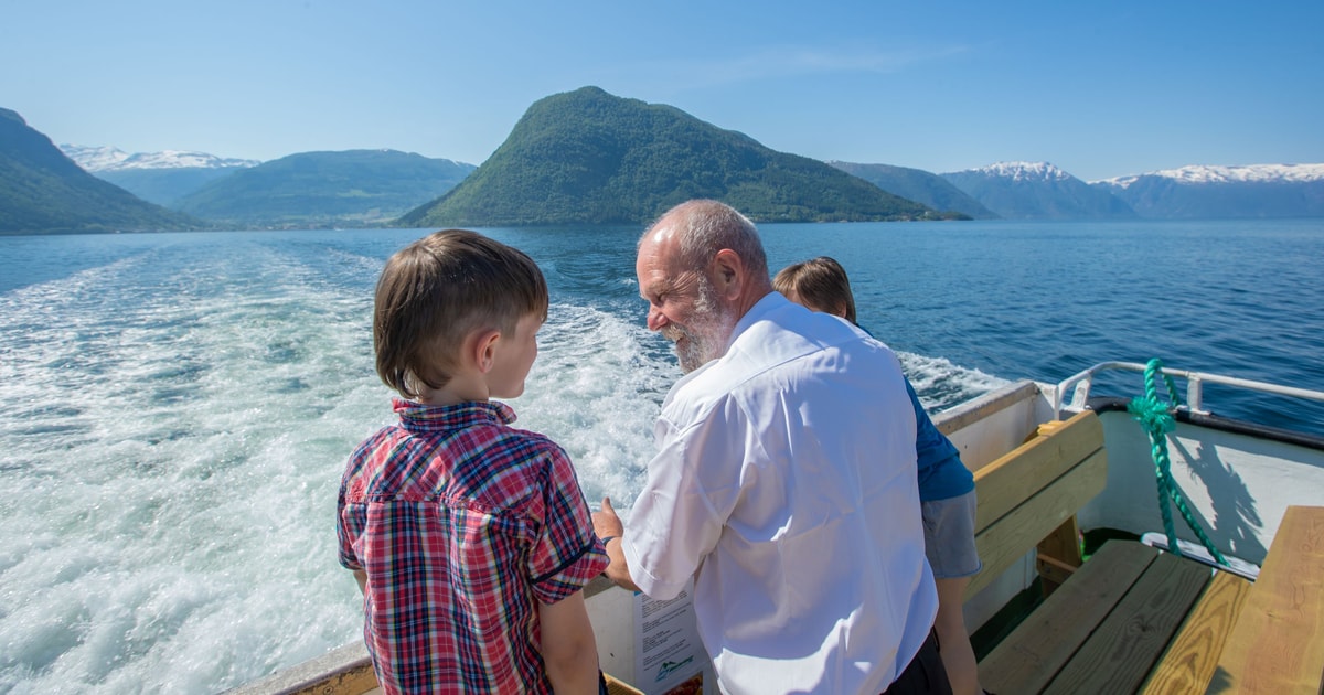 Von Fjærland FjordKreuzfahrt nach Balestrand (einfach) GetYourGuide