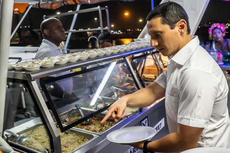 Festa in barca della Notte Bianca: cena a buffet, balli e open bar