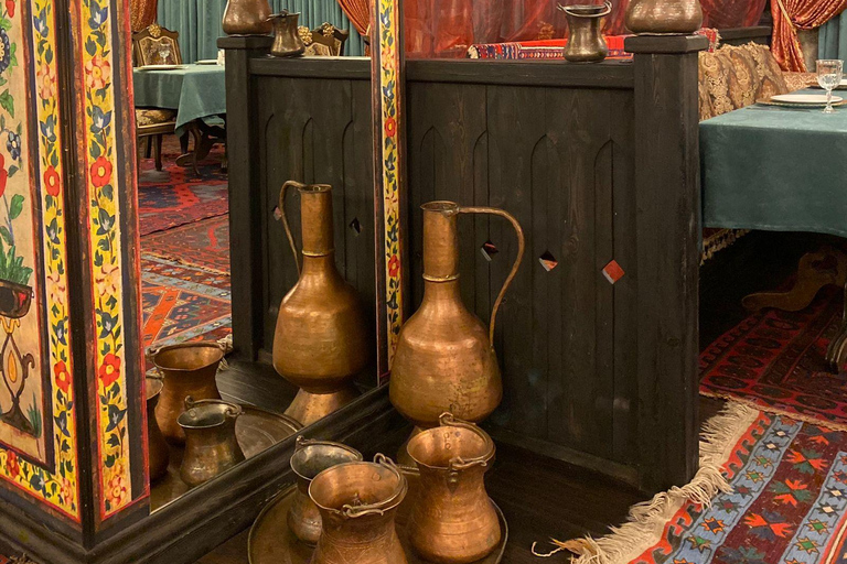Baku: Free Walking Tour & Dinner at Shirvanshah Museum