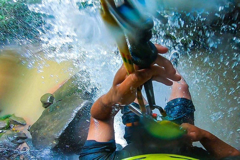 Rappel en la Cascada de Talliquihui - Descenso a la Aventura