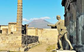Pompeii - Vesuvius & Wine from Amalfi Coast all inclusive