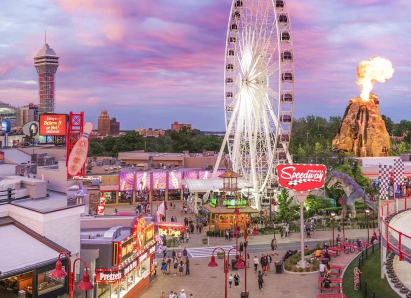 Niagara Falls, Canada: Clifton Hill 6 Attraction Fun Pass