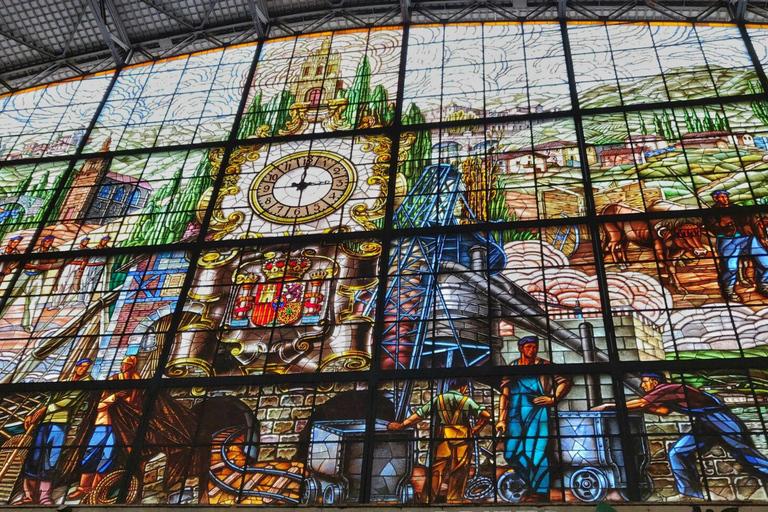 Bilbao: I am a tour guide who shows the history of the town of Bilbao.