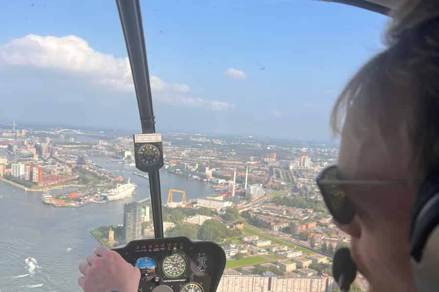Holland-Highlight-Tour mit dem Hubschrauber. Foto: GetYourGuide