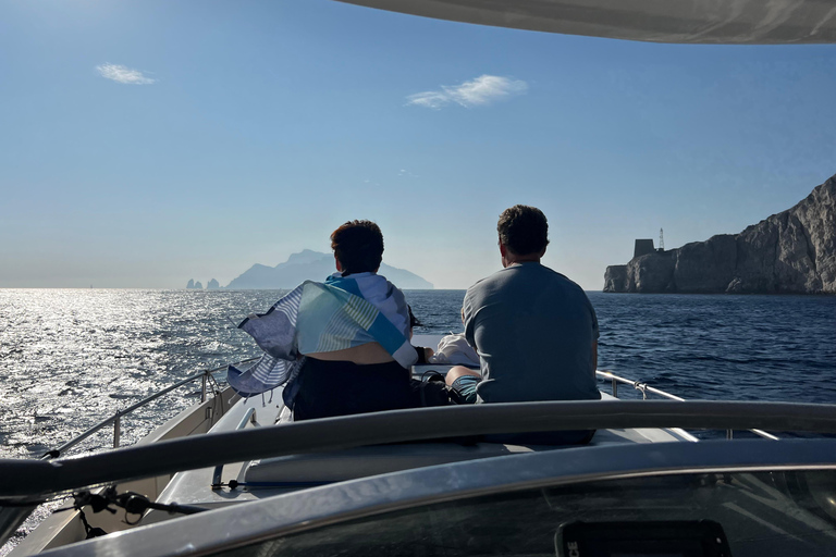 Sorrento: Tour en barco de día completo por la Costa Amalfitana con Limoncello